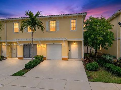 1128 NW 40th Ter