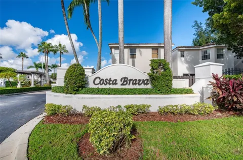 4865 NW 108th Path