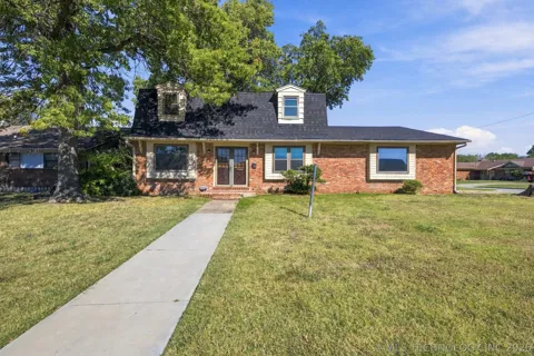 9447 E 40th Place
