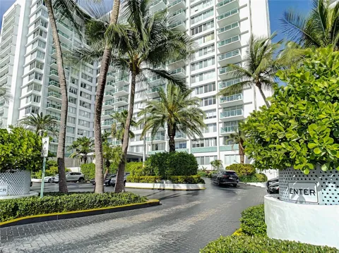 1000 West Ave #205