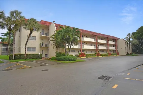 830 S Hollybrook Dr #207