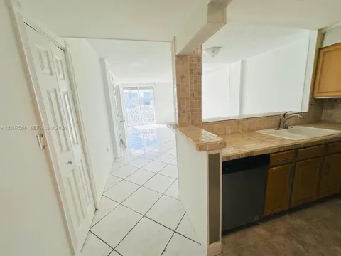 1020 Meridian Ave #415