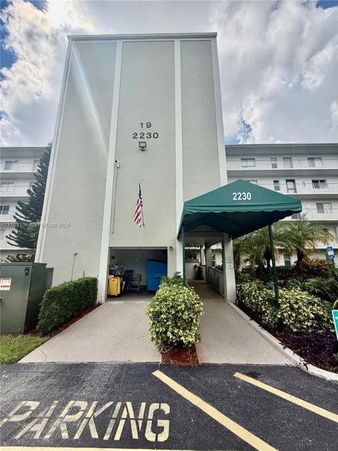 2230 Cypress Bend Dr #308