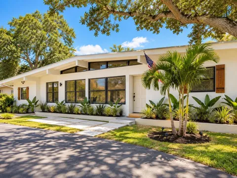 1944 NE Lake Place