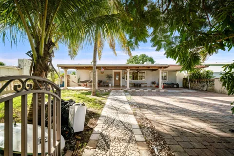 1020 FOREST COURT