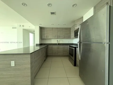 7525 E Treasure Dr #1010