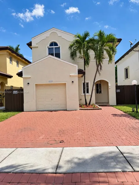 2529 NE 41st Ter
