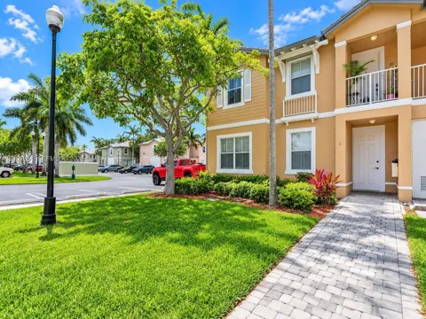 230 SE 29th Ave #1