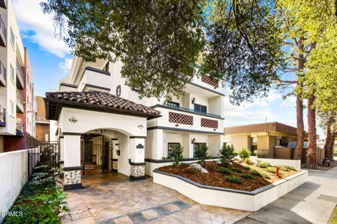 156 S Oak Knoll Avenue #305