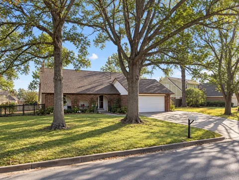 2601 W Fort Worth Street