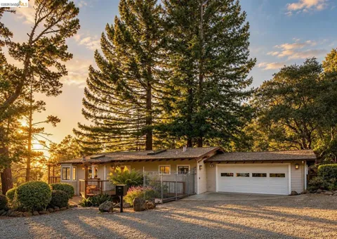 15 North Cir