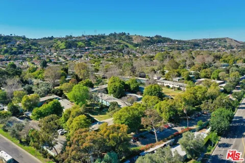 5112 Village