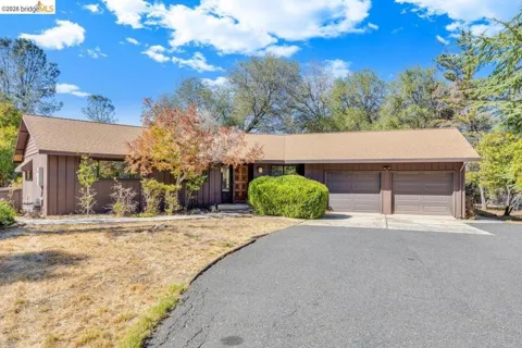 23264 Seminole Dr
