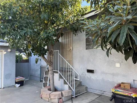 2552 Kelburn Avenue