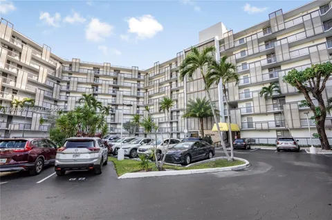 20500 W Country Club Dr #607