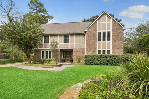 2703 Oak Glade Drive