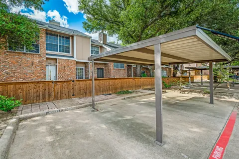 2320 Northlake Court