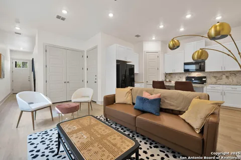 5142 Kelwood St Unit 102