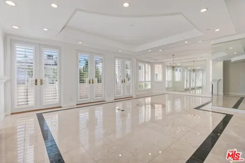 121 Almont Drive #205