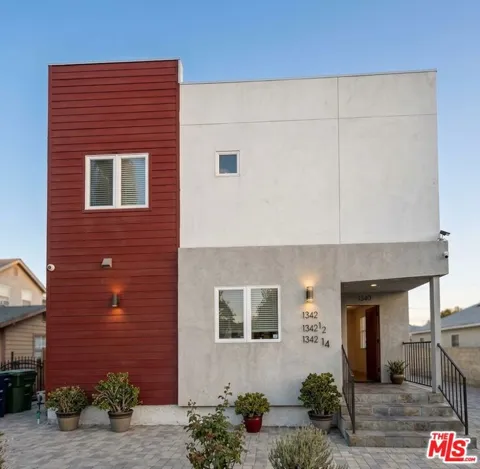 1340 W 37th Street #1342 1/4