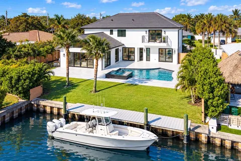 8 LEEWARD CIRCLE