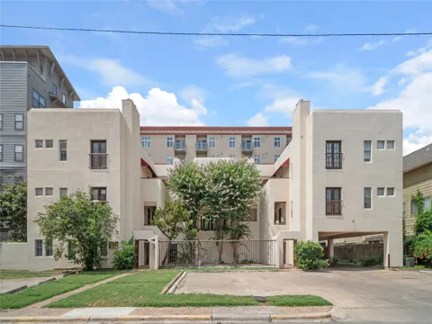 712 Graham Place #304