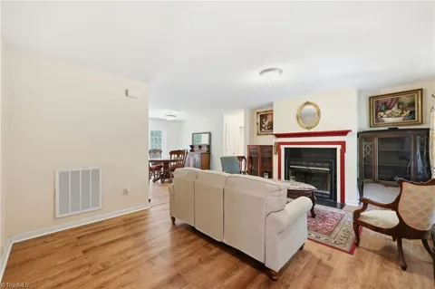 212 Lakeview Drive