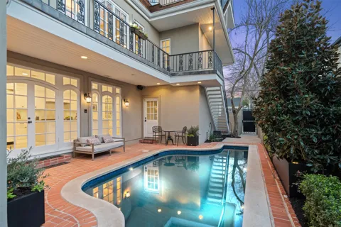 1810 W 35th Street