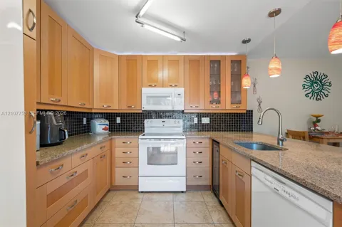 920 SW 118th Ter