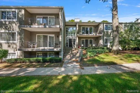1113 Old Woodward Avenue #36