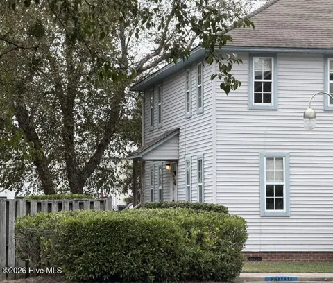 9 Croatan Court