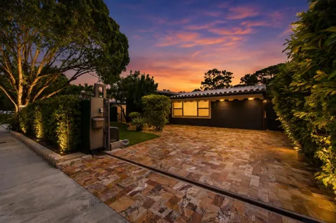 1110 SW 18TH COURT