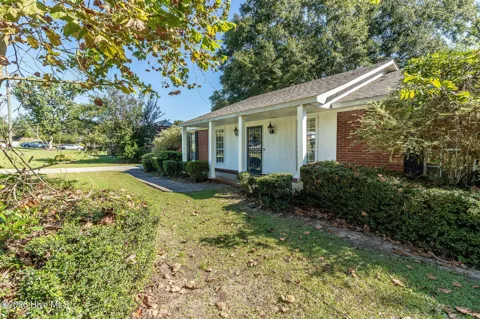 3812 Southwood Drive