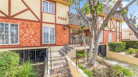 7422 Hazeltine Avenue #8
