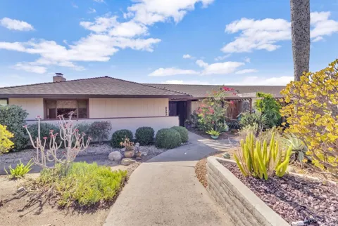 2542 Los Cerritos Lane