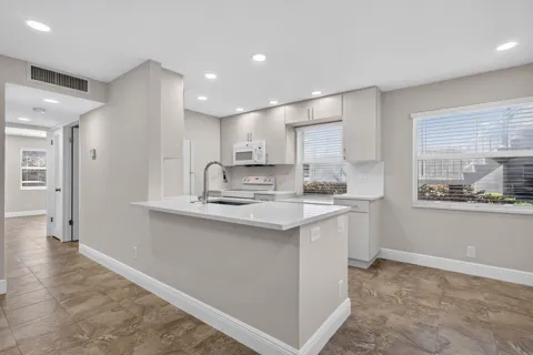 883 Normandy Trail