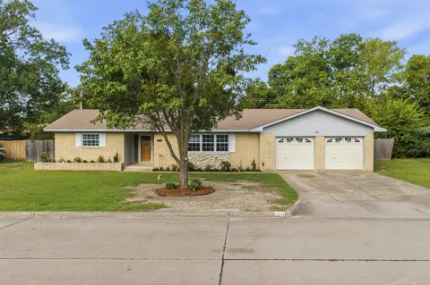 809 Pershing Drive W