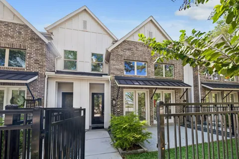 2624 Woodforest Parkway N