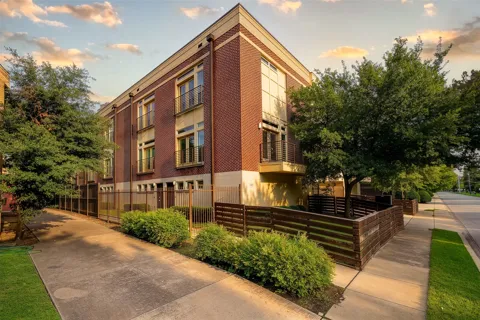 5711 Ross Avenue #6