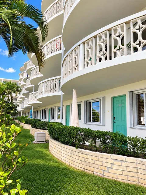 2381 SUNSET AVENUE #101