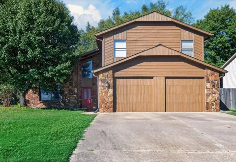 223 SE Quail Ridge Loop