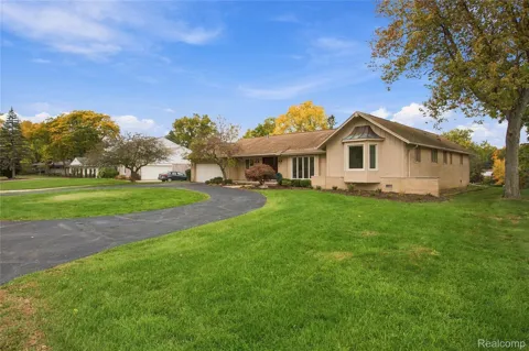 5324 Greenbriar Drive