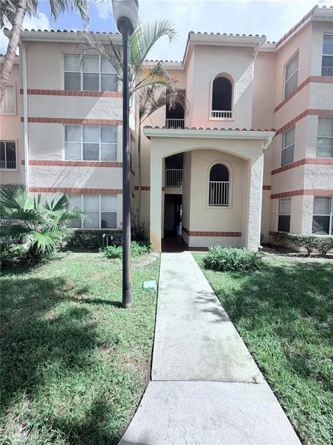 3450 Pinewalk Dr N #438