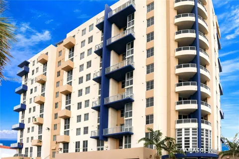 1401 W Flagler St #906