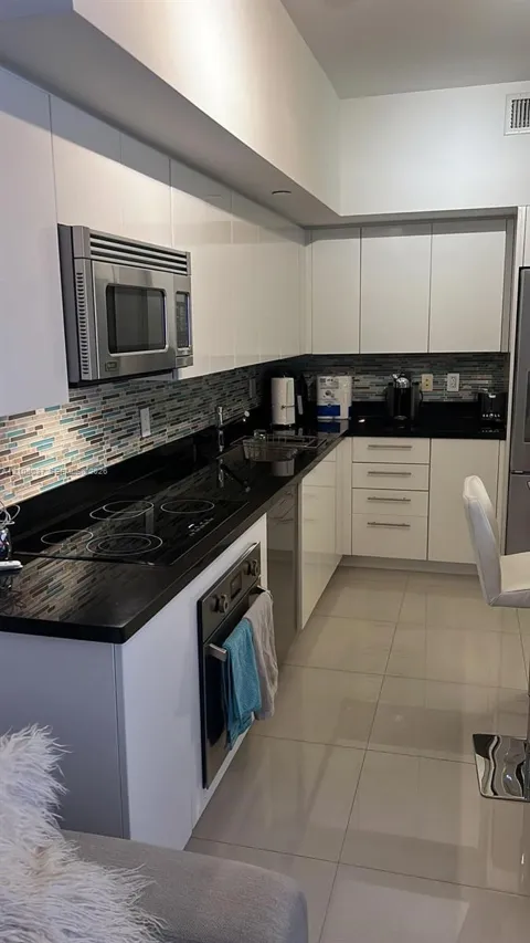 92 SW 3rd St #5008