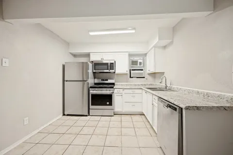 1001 W Elm Street #103