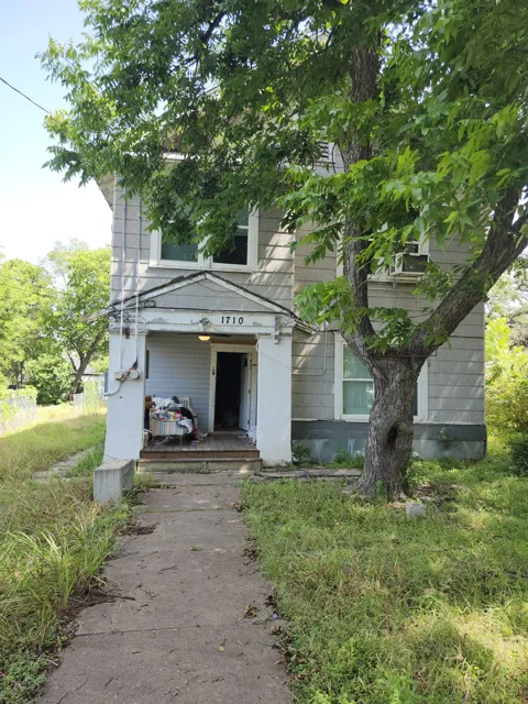1710 West Avenue