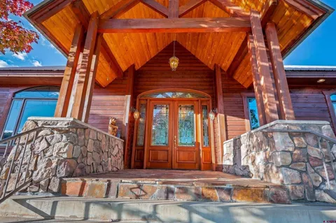 719 Saddleback Drive