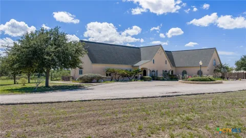 5904 Old Yoakum Road