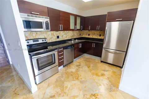 3250 Grand Ave #404